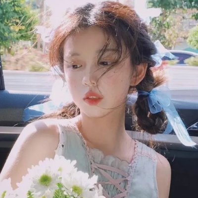 红色机尾